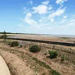 Сasa de vacaciones 2 Bedroom Lovely In Sur Jard-sur-Mer