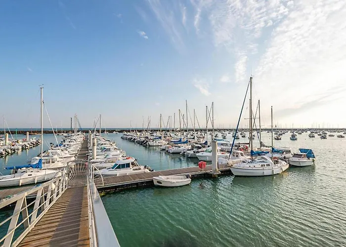 Hébergement de vacances Lovely In Sur With Wifi *